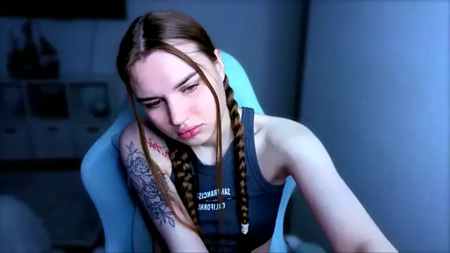 StellaLawless online show from November 27, 2025, 8:33 pm