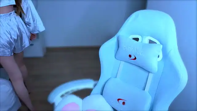 StellaLawless online show from April 3, 2026, 6:50 pm