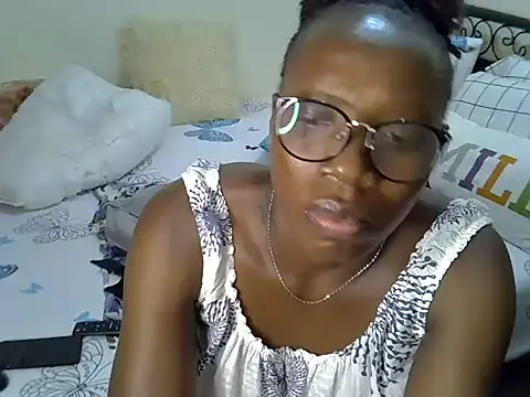 Sweet Bear online show from April 12, 2026, 5:07 pm