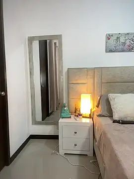 valecruz903 online show from February 26, 2025, 11:04 pm