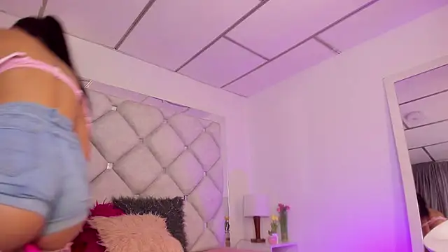 alessiaferry online show from March 12, 2025, 8:52 pm