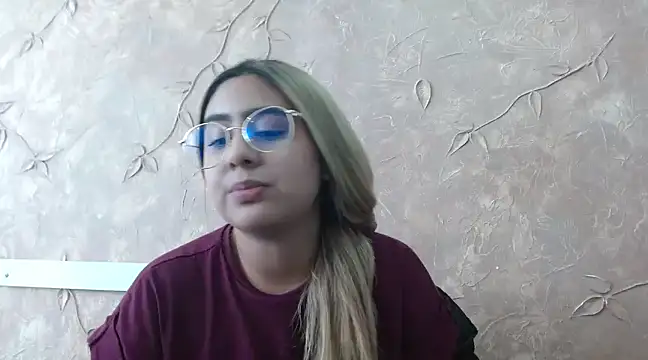 Miabonnett  online show from February 6, 2025, 7:07 pm