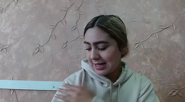 Miabonnett  online show from February 13, 2025, 1:15 pm