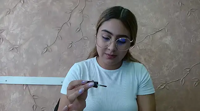 Miabonnett  online show from March 14, 2025, 3:14 pm