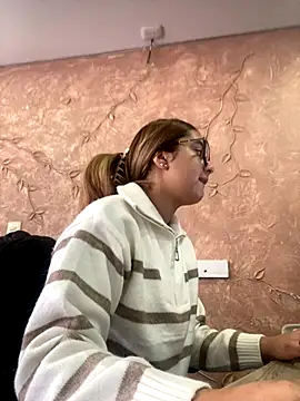 Miabonnett  online show from September 19, 2025, 11:55 am