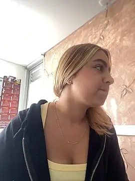 Miabonnett  online show from December 3, 2025, 12:25 pm