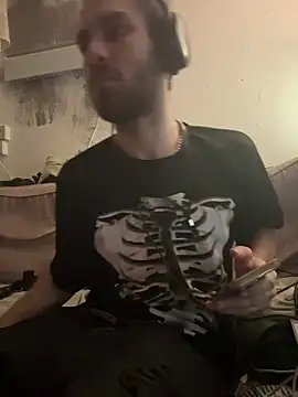 pervy devil online show from December 16, 2025, 9:31 pm