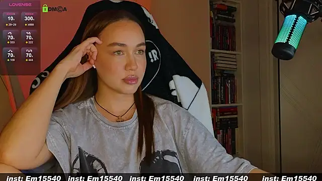 Snapshot of Emili1- chatting on December 5, 2024, 2:33 pm Emili1- online show from December 5, 2024, 2:33 pm