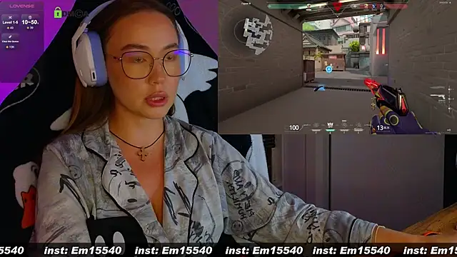 Snapshot of Emili1- chatting on January 15, 2025, 12:58 pm Emili1- online show from January 15, 2025, 12:58 pm