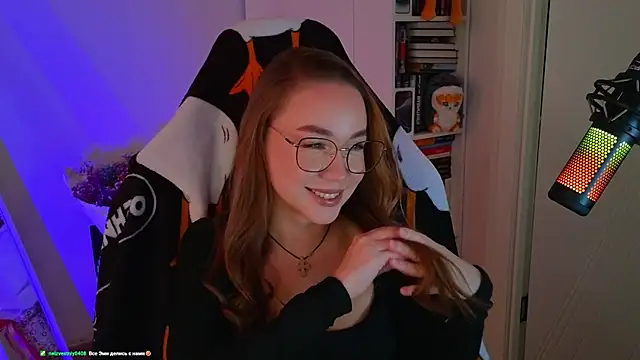 Snapshot of Emili1- chatting on March 10, 2025, 1:32 pm Emili1- online show from March 10, 2025, 1:32 pm