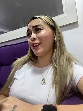 Snapshot of emma_oxford chatting on December 21, 2024, 12:09 am emma oxford online show from December 21, 2024, 12:09 am