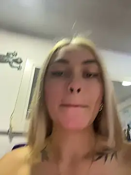 Snapshot of emma_oxford chatting on January 23, 2025, 8:35 pm emma oxford online show from January 23, 2025, 8:35 pm