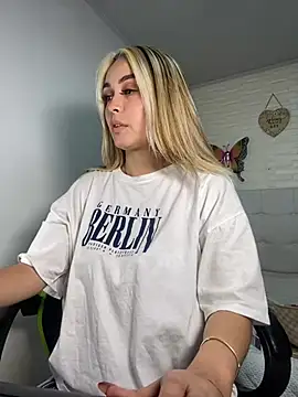 Snapshot of emma_oxford chatting on February 3, 2025, 8:35 pm emma oxford online show from February 3, 2025, 8:35 pm