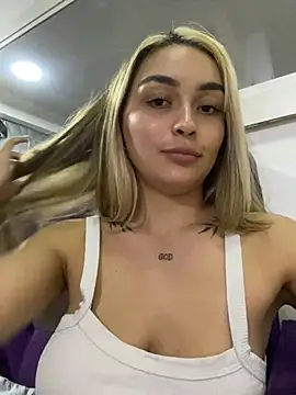 Snapshot of emma_oxford chatting on February 4, 2025, 11:49 pm emma oxford online show from February 4, 2025, 11:49 pm