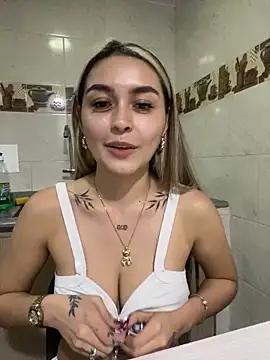 Snapshot of emma_oxford chatting on March 9, 2025, 12:00 am emma oxford online show from March 9, 2025, 12:00 am