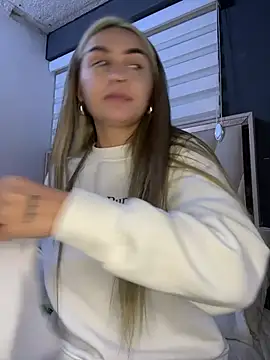 Snapshot of emma_oxford chatting on February 16, 2026, 4:30 am emma oxford online show from February 16, 2026, 4:30 am