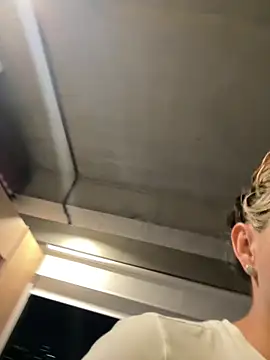 Snapshot of emma_oxford chatting on March 1, 2026, 11:40 pm emma oxford online show from March 1, 2026, 11:40 pm