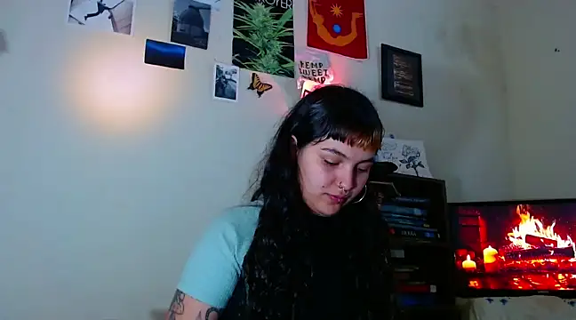 Snapshot of sweetiee_mary chatting on February 23, 2025, 11:47 pm sweetiee mary online show from February 23, 2025, 11:47 pm