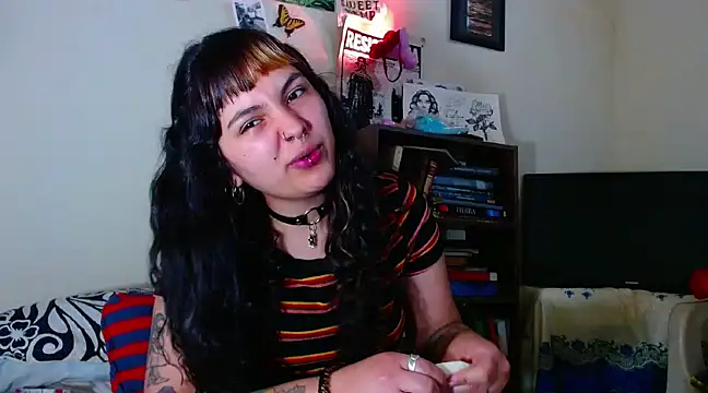 Snapshot of sweetiee_mary chatting on February 25, 2025, 5:36 pm sweetiee mary online show from February 25, 2025, 5:36 pm