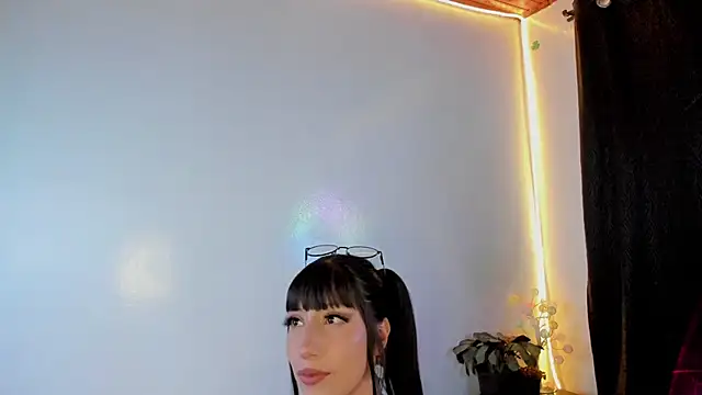 IssaandNeron sex online show from May 30, 2026, 4:37 pm