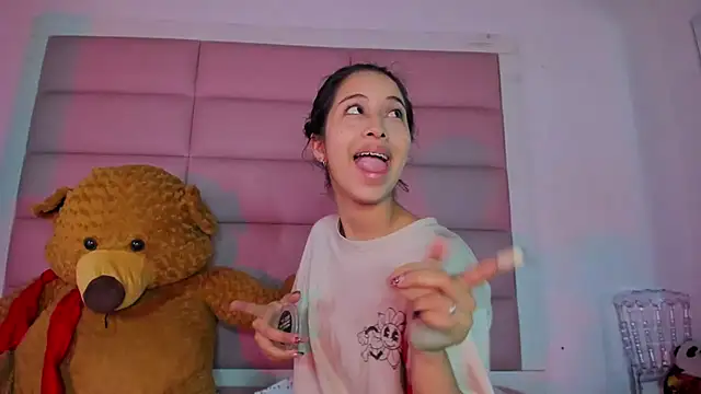 little-Emma online show from December 23, 2025, 5:38 am