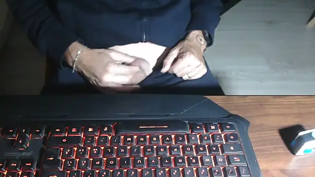 Adri gard online show from November 8, 2025, 9:13 pm