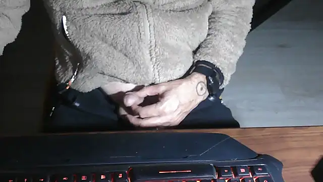 Adri gard online show from December 4, 2025, 9:23 pm