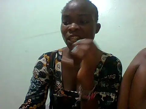 sexxyqueenn22 online show from December 17, 2025, 5:19 pm