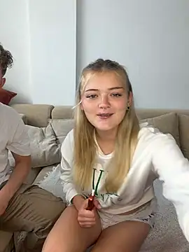 Snapshot of NickyGold_Official chatting on April 10, 2026, 2:11 pm NickyGold Official online show from April 10, 2026, 2:11 pm