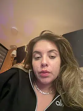 Snapshot of Alirawrz chatting on April 23, 2026, 1:51 am Alirawrz online show from April 23, 2026, 1:51 am