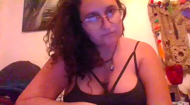 Snapshot of juicyrubies chatting on December 28, 2024, 5:14 pm juicyrubies online show from December 28, 2024, 5:14 pm