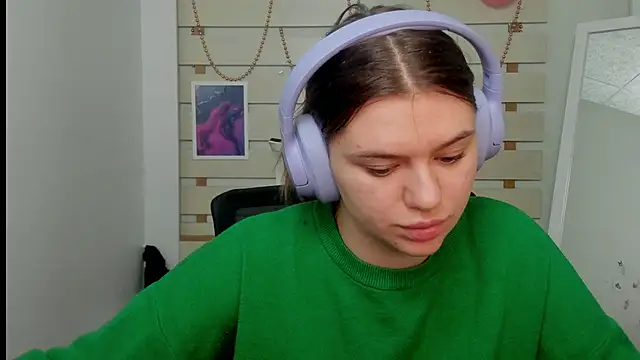 Josephine Kiss online show from February 20, 2025, 1:30 pm