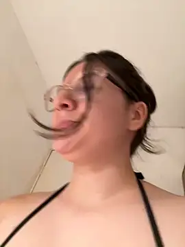 livgomez online show from January 7, 2025, 12:24 am