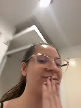 livgomez online show from October 2, 2025, 11:12 pm