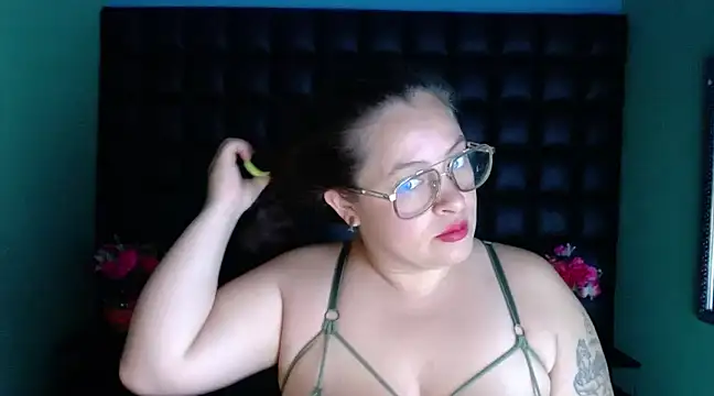 SaraThomso online show from December 4, 2024, 2:53 am