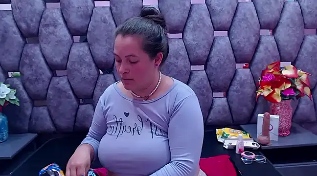 SaraThomso online show from December 15, 2024, 6:07 am