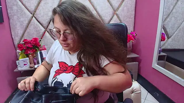 SaraThomso online show from December 2, 2025, 1:50 pm