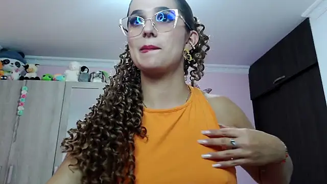 caroline jonson online show from February 9, 2025, 8:24 pm