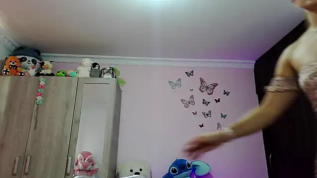 caroline jonson online show from February 13, 2025, 5:54 pm