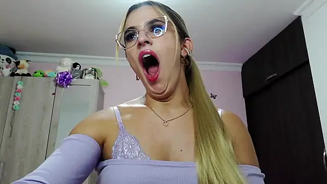 caroline jonson online show from February 28, 2025, 9:55 pm