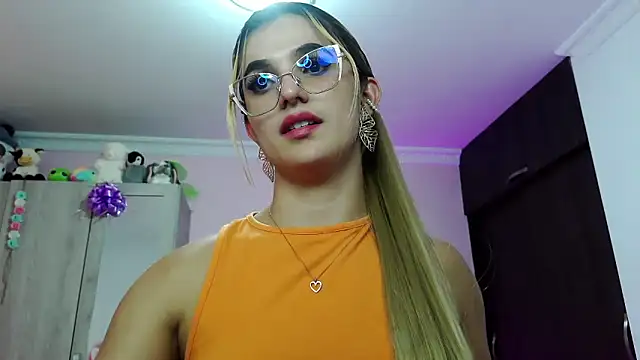 caroline jonson online show from March 14, 2025, 9:21 pm