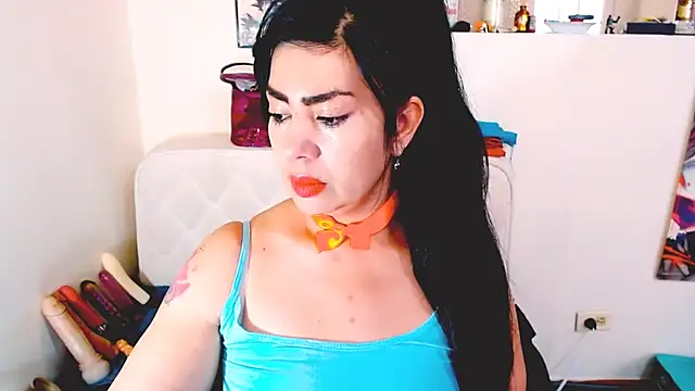 luisahott online show from June 26, 2026, 5:28 pm