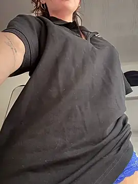 Lorraine Leon online show from March 21, 2025, 8:29 pm