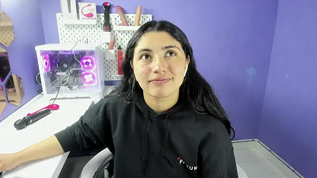 Danna 777  online show from December 3, 2025, 12:29 am