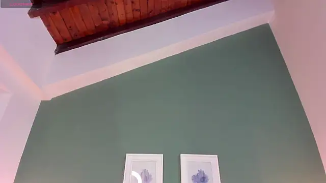  anavictoria  online show from October 18, 2025, 1:12 pm