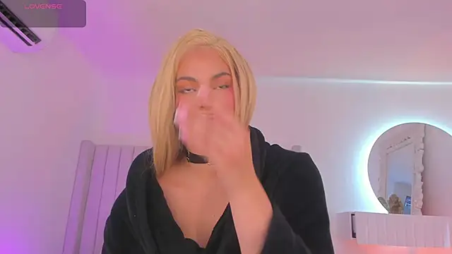 Shelynna azzul online show from November 27, 2025, 8:11 pm