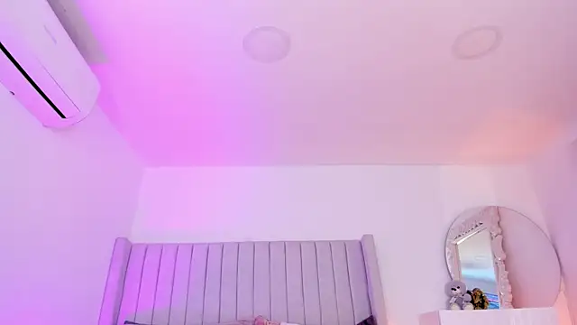 Snapshot of Shelynna_azzul chatting on February 24, 2026, 8:18 pm Shelynna azzul online show from February 24, 2026, 8:18 pm