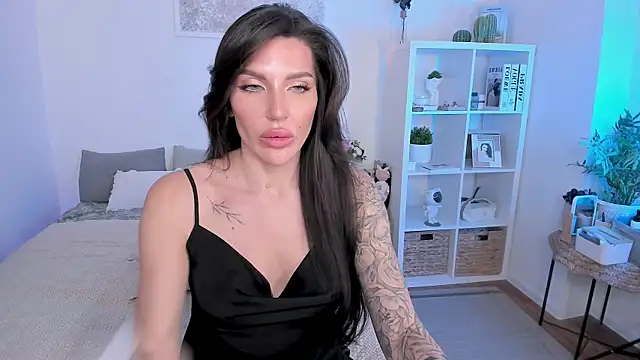 Sasha Miro online show from November 18, 2025, 1:33 am