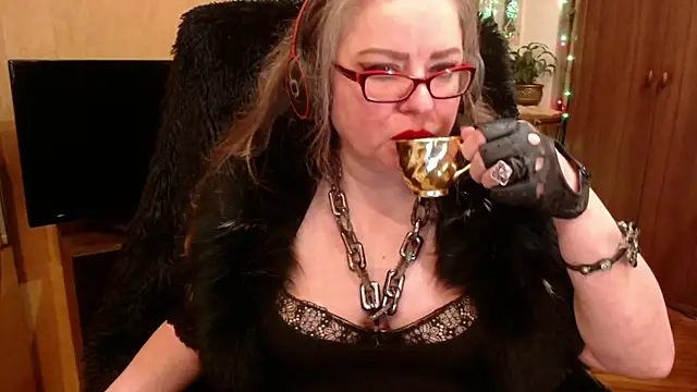 Miss Tress online show from December 17, 2024, 6:31 pm