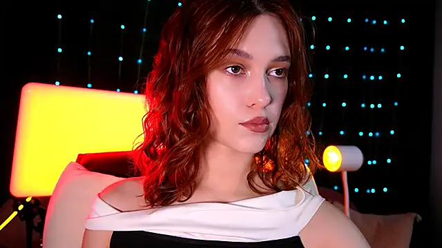 LolaLemona online show from May 15, 2026, 10:22 am
